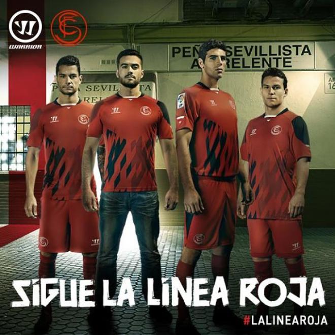 Foto: SFC. Camiseta de visitante roja.