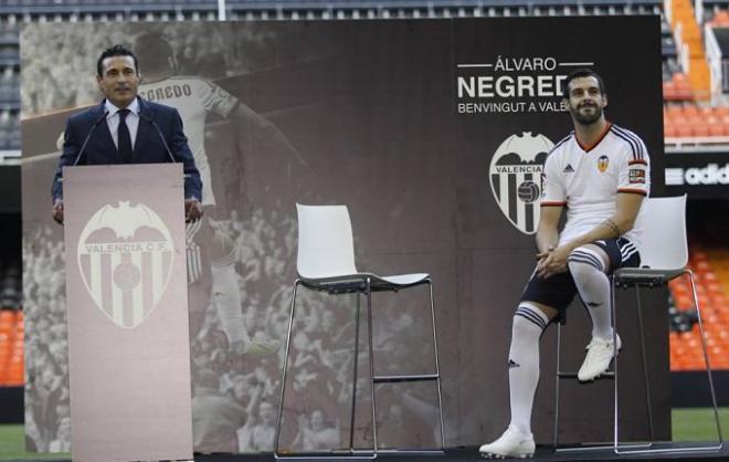 Negredo, en su presentación como nuevo jugador del Valencia.