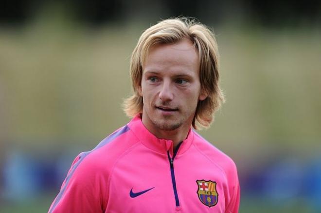 Rakitic, en un entrenamiento con el Barcelona.