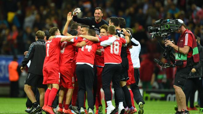 El portugués celebra el título con sus compañeros.