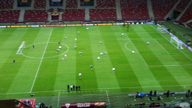 Entrenamiento del Sevilla en el Narodowy Stadium.