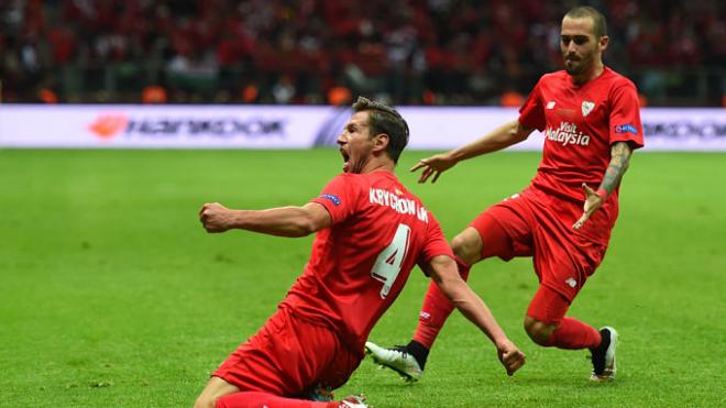 El polaco Krychowiak celebrando el primer gol.