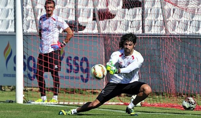 Barbosa en un entrenamiento con el Sevilla FC.