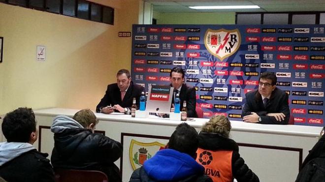 Emery en sala de prensa.