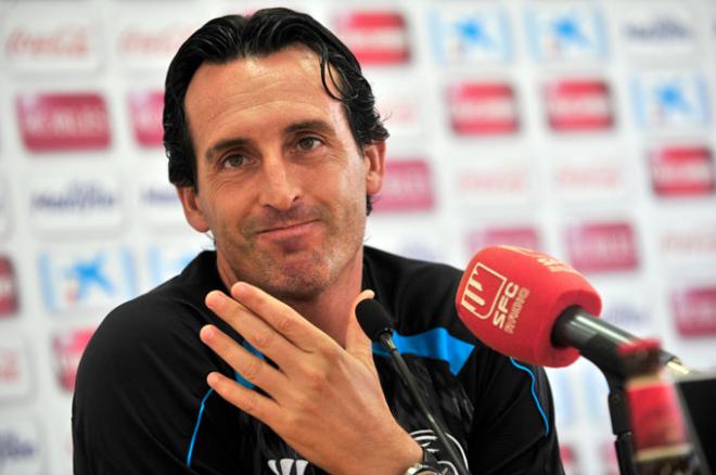 Emery en sala de prensa.