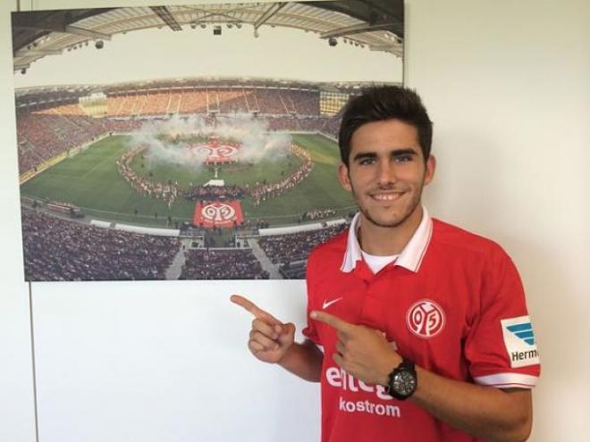 Jairo posa con su nueva camiseta, del Mainz.