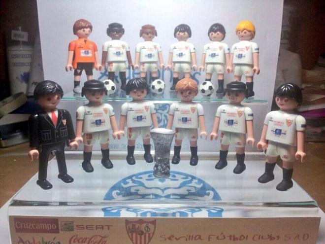 Figuras de playmobil en homenaje al SevillaFC.