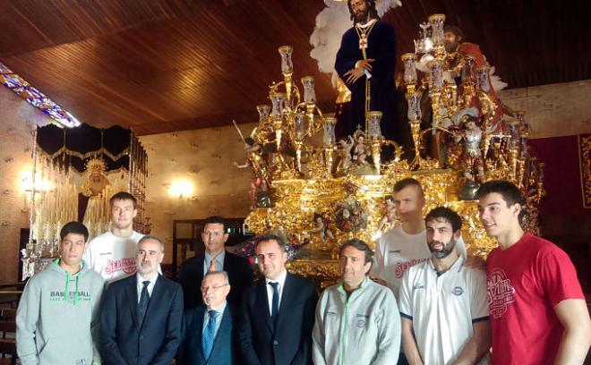 Ofrenda floral del Baloncesto Sevilla.