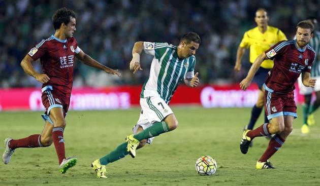 El Betis ante la Real Sociedad en el Villamarín.