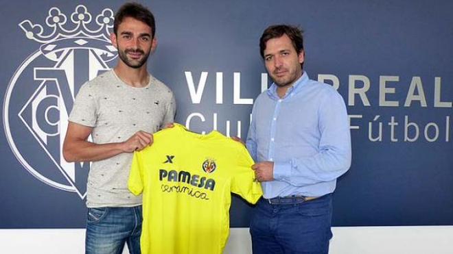 Adrián, con la camiseta del Villarreal.