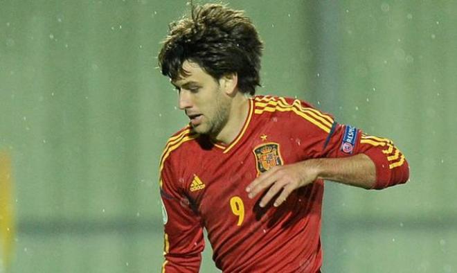 Iker Hernández con la zamarra de la selección.