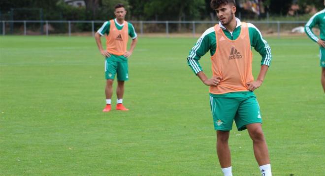 Ceballos en un entrenamiento con el Betis.