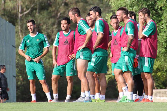 Los jugadores del Betis, en el entrenamiento (Foto: RBB).