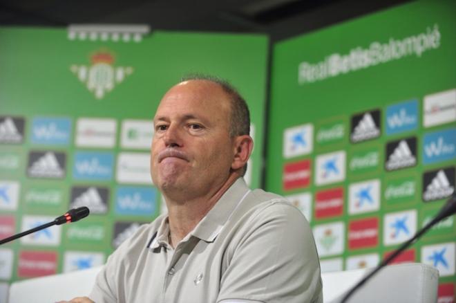 Pepe Mel, ante los medios.