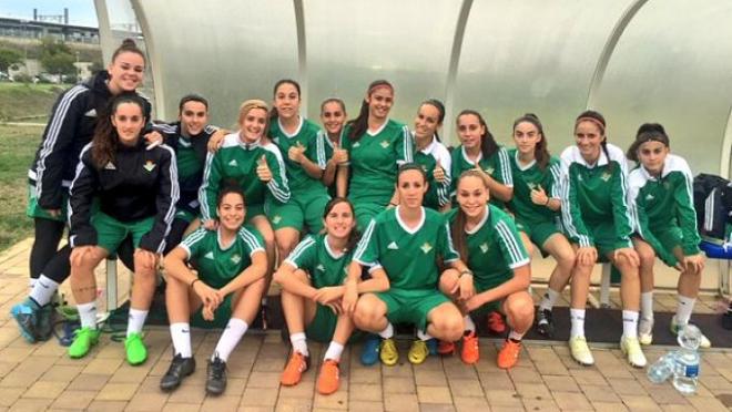 La plantilla del Betis femenino, ganadoras del derbi ante el Sevilla.