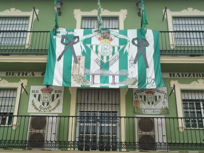 Fachada de la Peña Bética Faruk Hadzibegic, en la Algaba.