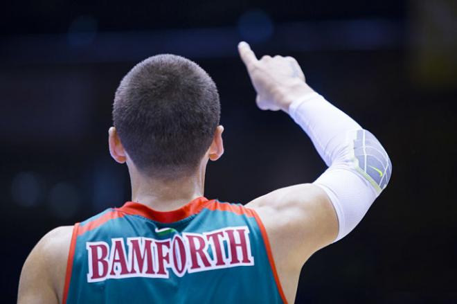 Scott Bamfoth durante un partido.