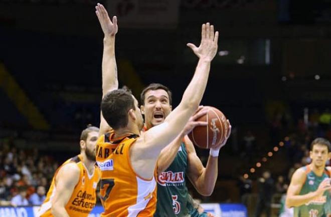 El CB Sevilla y el Valencia Basket, en la primera vuelta.