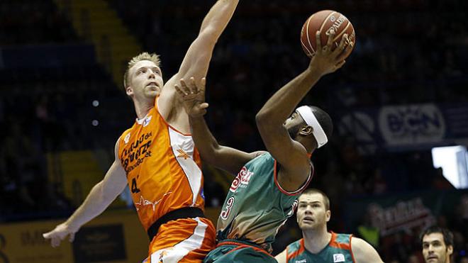 Partido entre el Baloncesto Sevilla y el Valencia Basket (EFE).