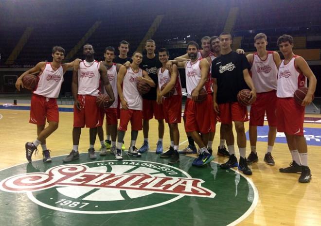 Los jugadores del Baloncesto Sevilla, en el primer entrenamiento de la temporada.