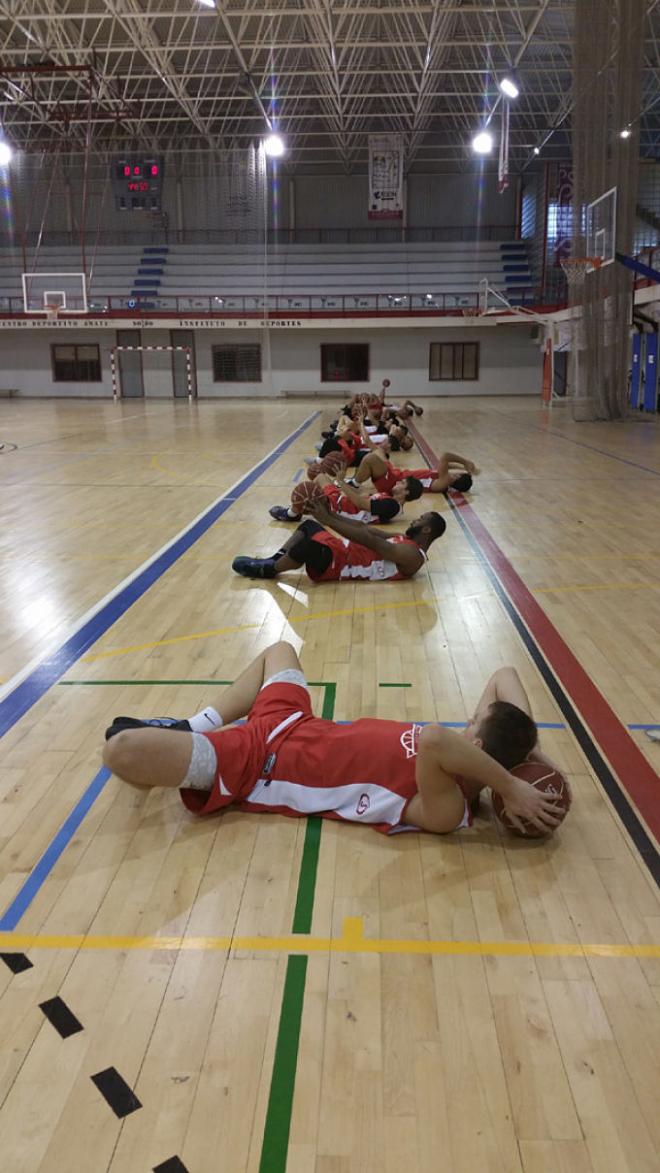 Jugadores CB Sevilla vuelven a su segunda casa.