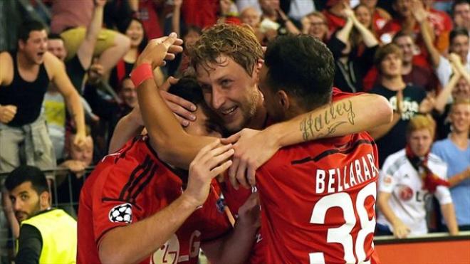 Mehmedi celebra uno de los goles del Leverkusen al Lazio este miércoles.