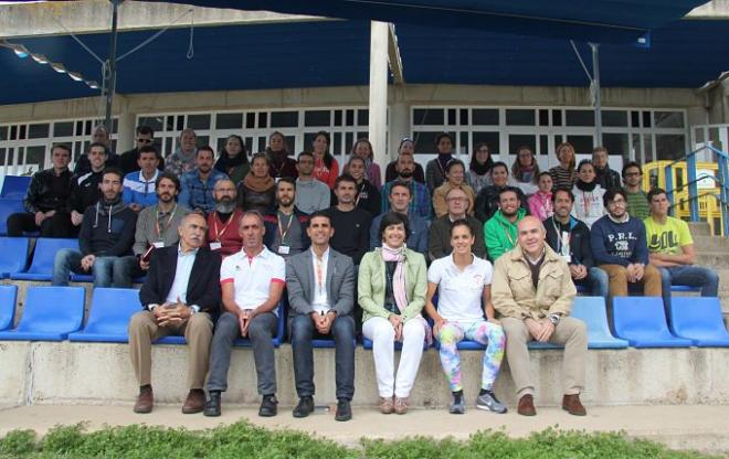 Foto de familia de las jornadas de mujeres y triatlón.