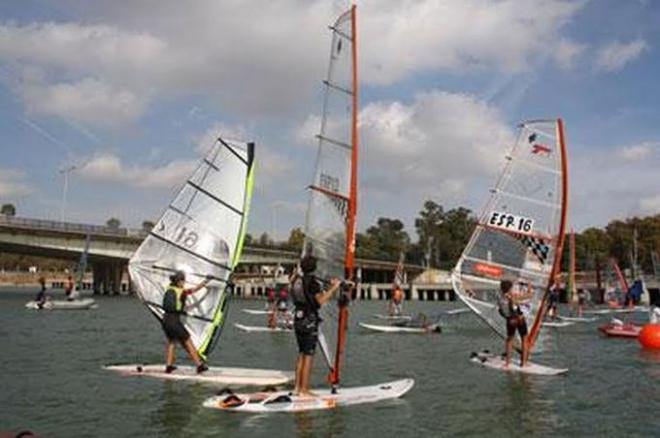 La cita autonómica se celebraba este fin de semana en aguas del Río Guadalquivir