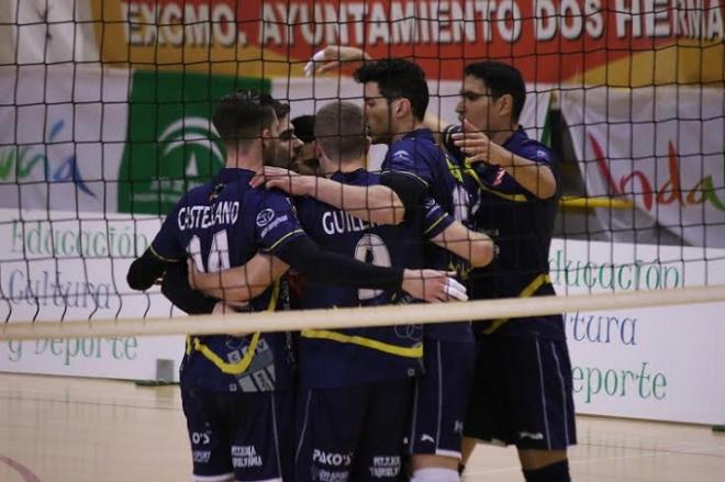 Los jugadores del Cajasol Juvasa, en el partido ante el CAI Teruel.