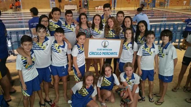 Primera posición para el Club Natación Círculo Mercantil infantil de relevos 4x50 libres