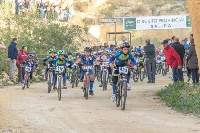 Alrededor de 500 bikers se dieron cita en el circuito del Coto de las Canteras del municipio ursaonense.