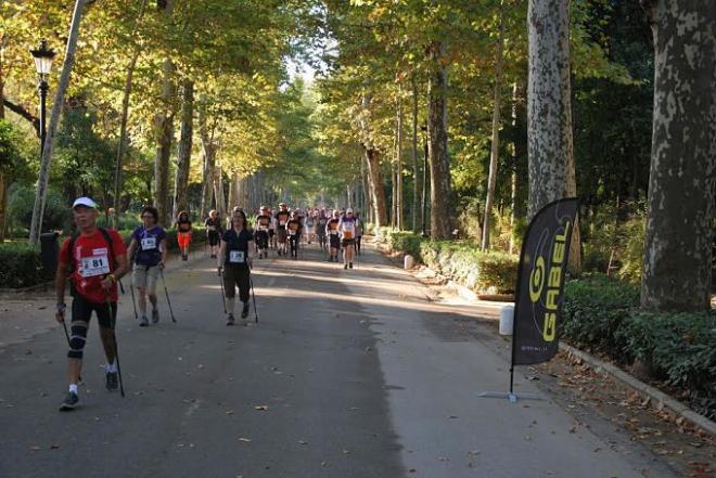 Nordic walkers en la I Marcha Urbana Nórdica “Ciudad de Sevilla”.