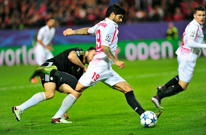 Banega, en el partido Sevilla-Juventus.