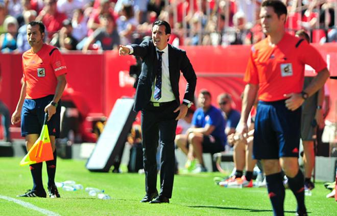 Unai Emery, entrenador del Sevilla, este domingo en la banda.