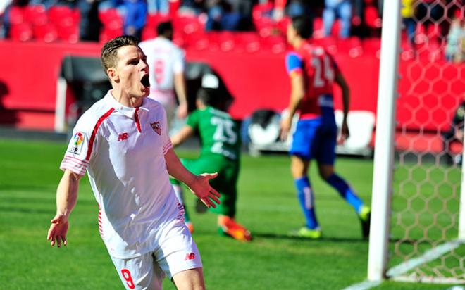 Gameiro celebra el 1-0 ante el Levante.