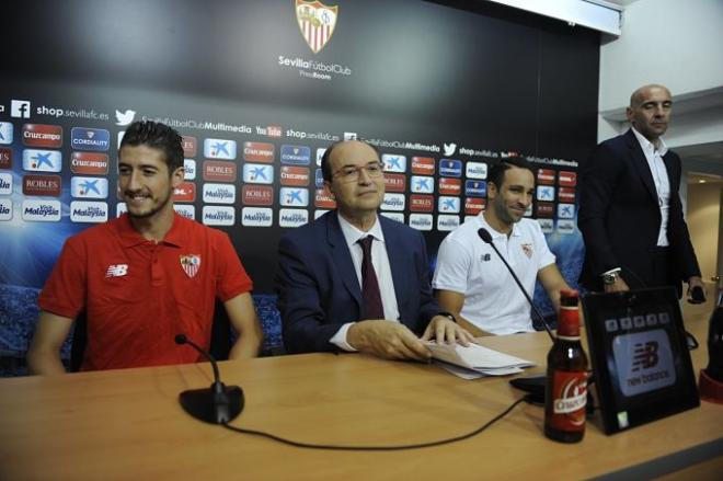 Escudero, Castro, Rami y Monchi, en la presentación de los futbolistas.