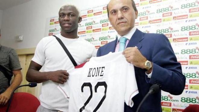 Koné en su presentación en el Sevilla.