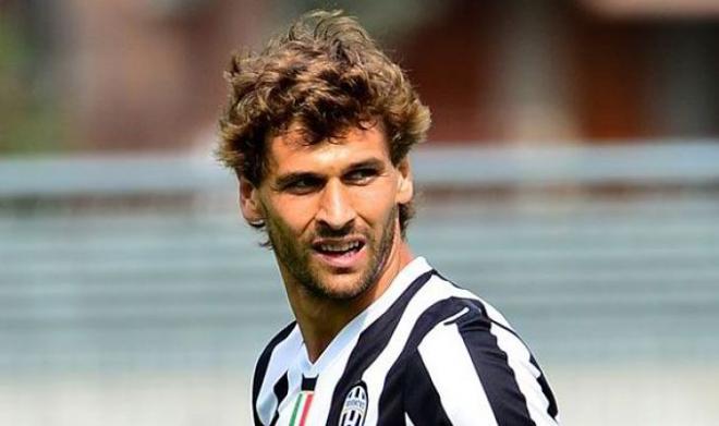 El Sevilla confirma la llegada de Fernando Llorente para firmar.