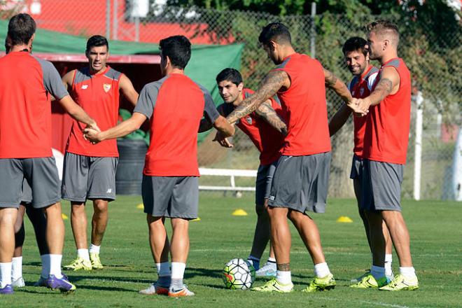 Reyes y Banega, titulares.