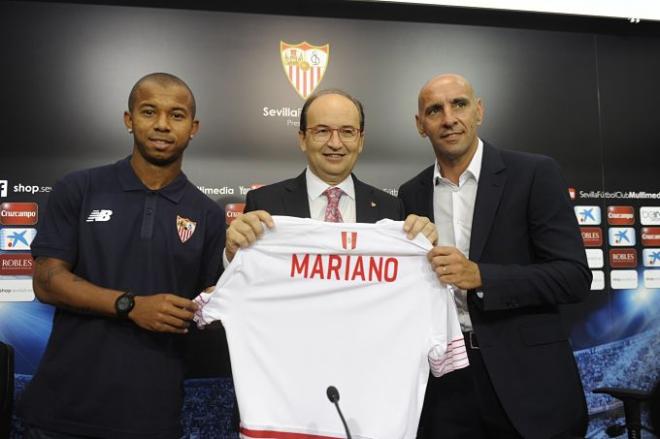 Mariano, presentado como jugador del Sevilla.