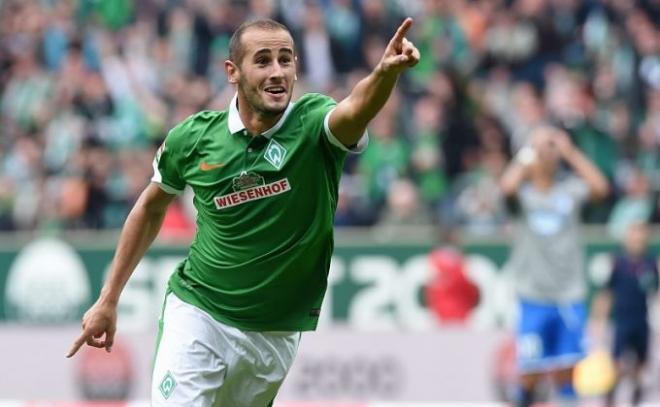 Gálvez celebra un gol con la elástica del Werder Bremen.