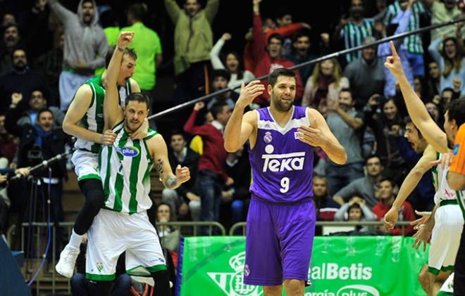 Nachbar, celebrando la victoria del Betis sobre el Real Madrid.