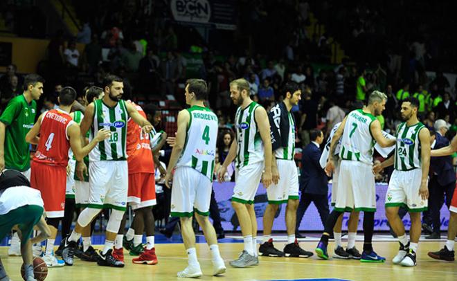 Los jugadores verdiblancos, tras un partido.