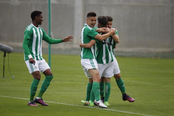 El Betis B celebra un tanto la temporada pasada.