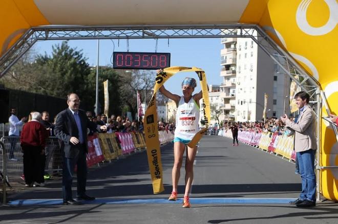 La ganadora de la carrera femenina Nervión-San Pablo.