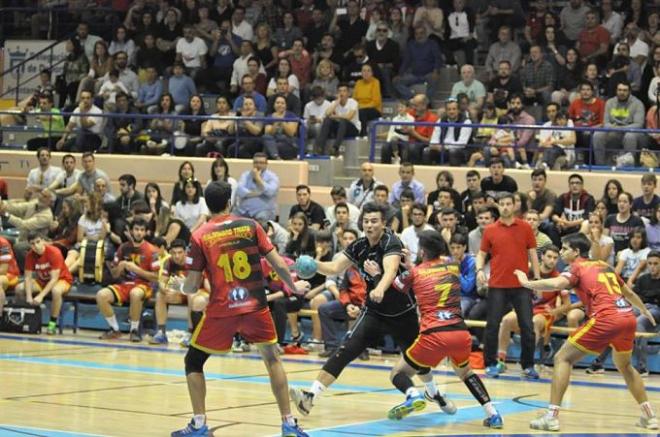 El Balonmano Triana sucumbe en Algeciras (Foto: El Desmarque).