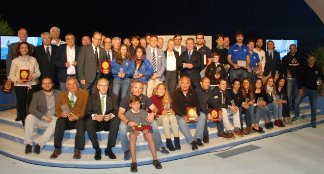 Foto de familia en la Gala de la Vela Andaluza (Foto: El Desmarque).