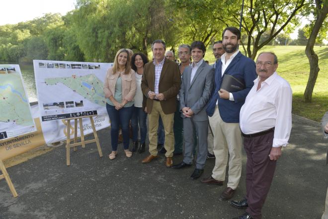 Presentación de los nuevos circuitos deportivos que ha realizado el alcalde.