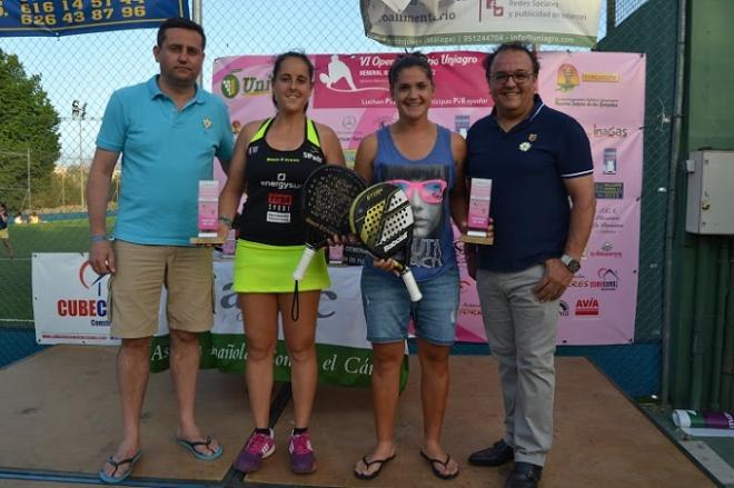 La pareja vencedora en categoría femenina.