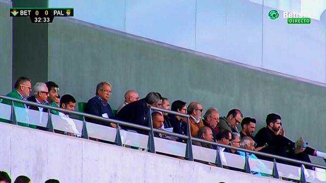 Setién y Serra, en el palco de la Ciudad Deportiva.